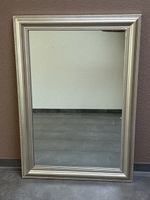 Robuster Spiegel mit Silberrahmen 70x100cm