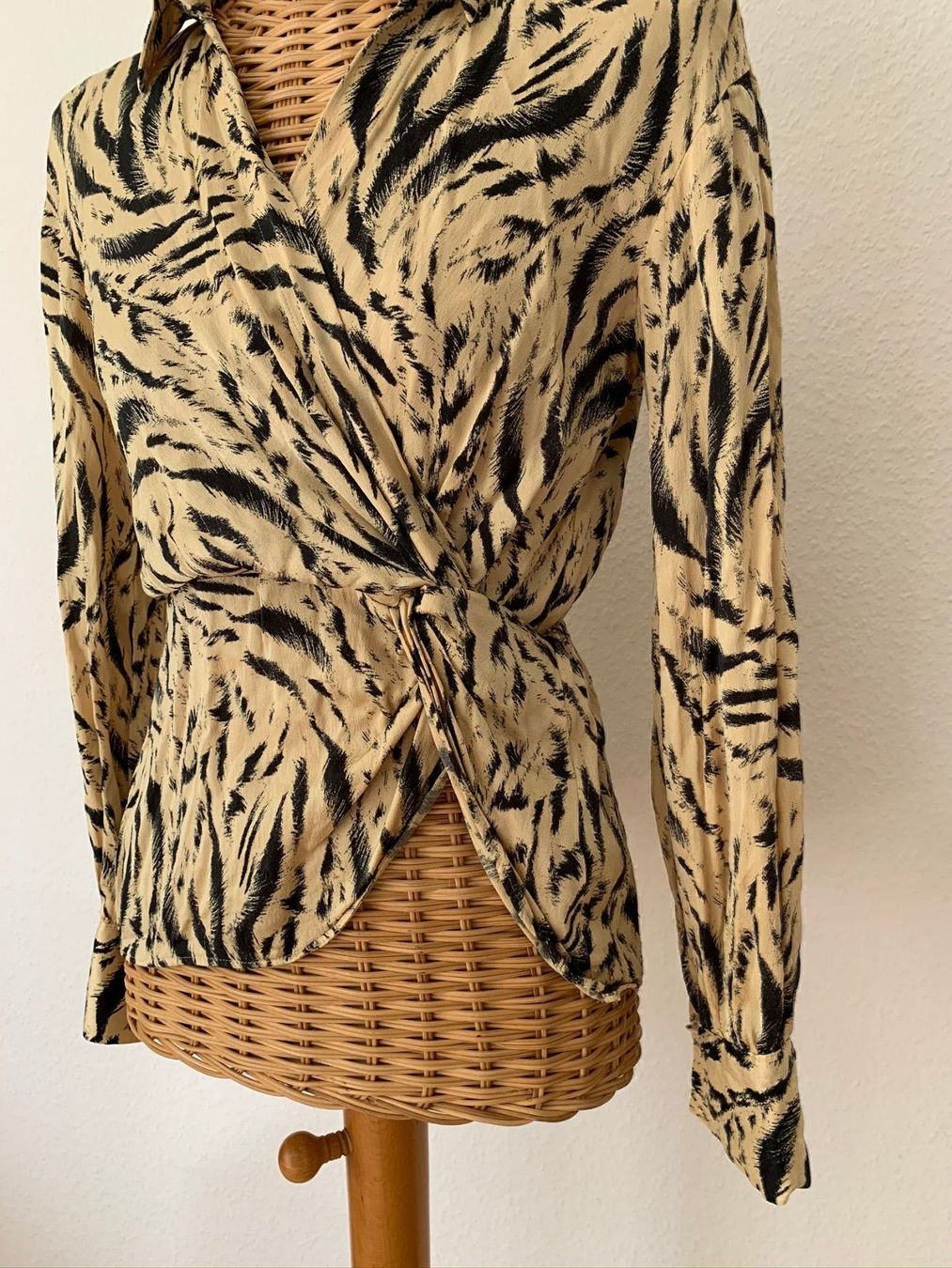 H&M Camicette: Bluse getigert in Wickeloptik - 34 – Usato da Zürich venduto da Diazaio 1