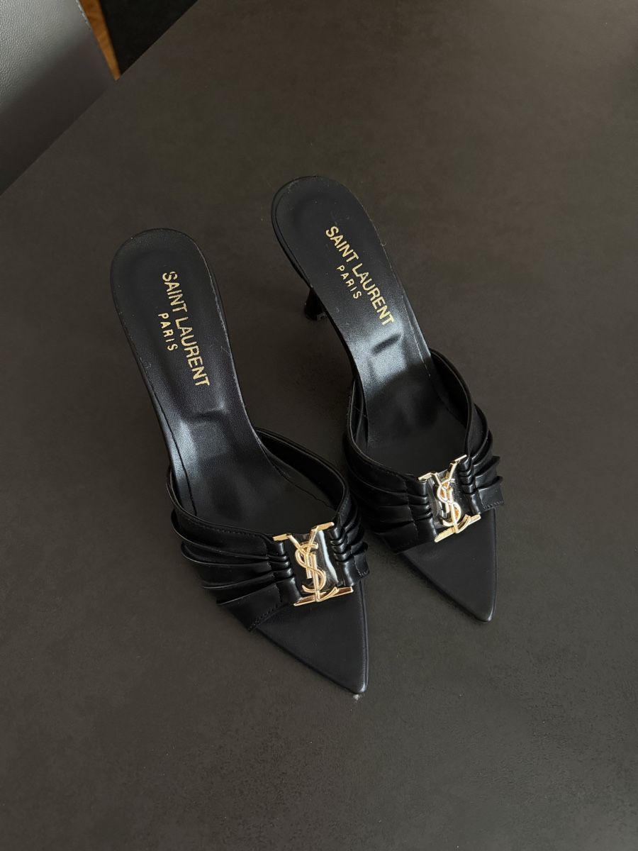 Saint Laurent Scarpe da donna: Saint Laurent Mules Leder Schwarz mit Logo Grösse 38 – Nuovo (secondo la descrizione) da Wangen ZH venduto da lin_7xzm 1