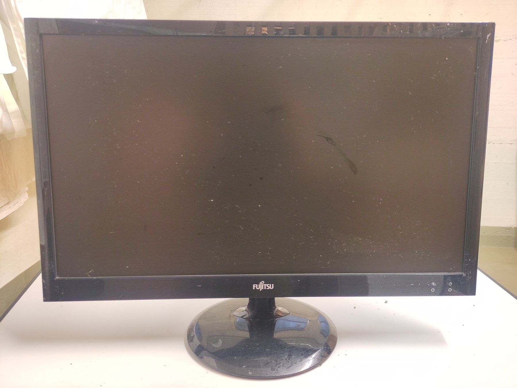 Fujitsu Monitor: Bildschirm Fujitsu – Usato da Zürich venduto da babsypsilon
