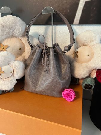 Louis Vuitton Petite Sac Noe Lilagrau Epi Leder Beuteltasche