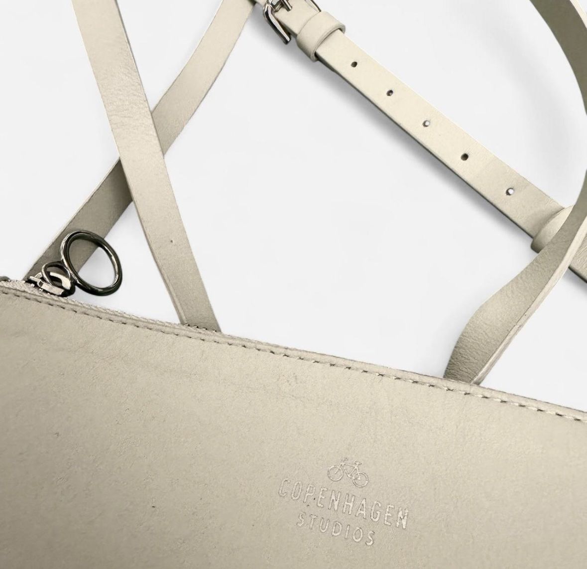 Taschen für Damen: White Crossbody Bag – Gebraucht aus Rütihof von mya_we 2