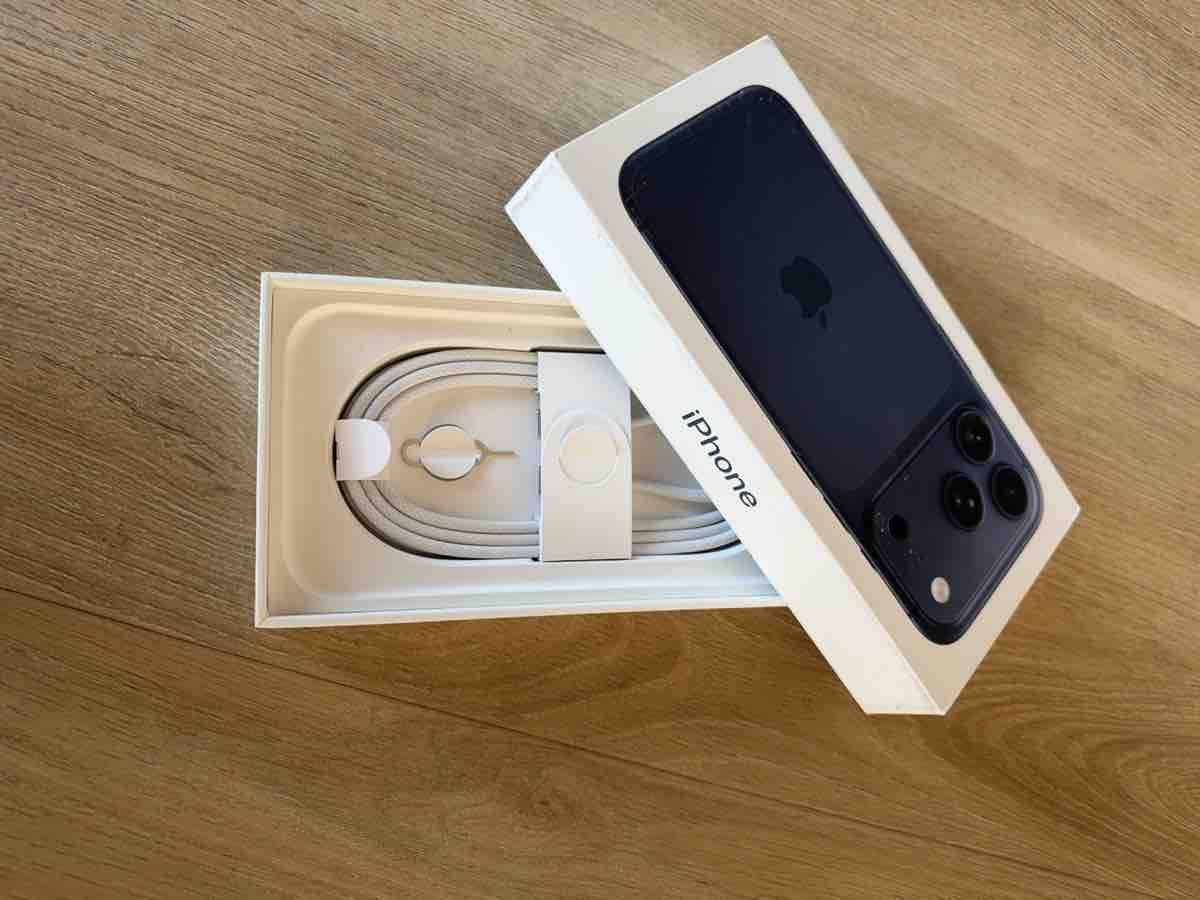 Apple iPhone 17 Pro Deep Blue 256GB Top Zustand (Gebraucht) in ...