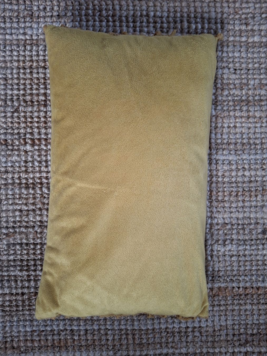 Kissen: Coussin jaune effet velours avec franges  – Gebraucht aus Lausanne von Cognitia 1