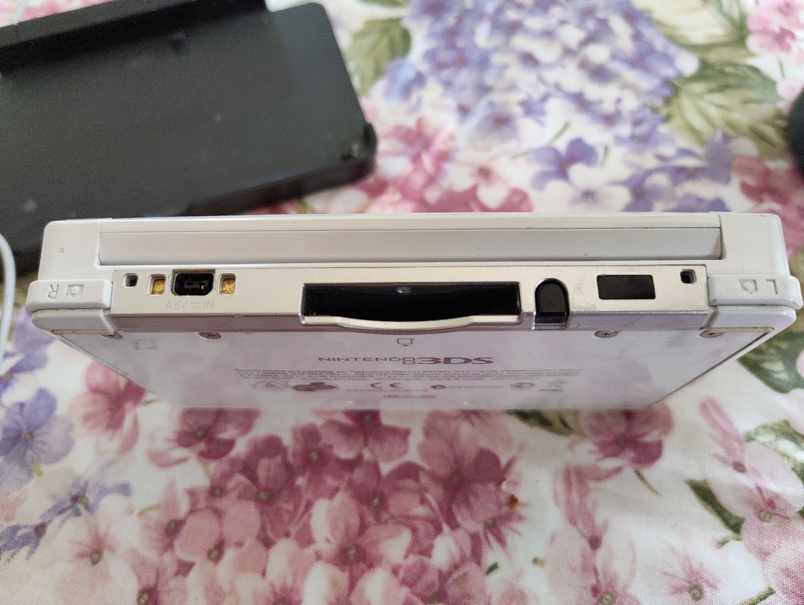 Nintendo Console: Console Nintendo 3DS blanc avec chargeur – Usato da Court venduto da Chronoss 5