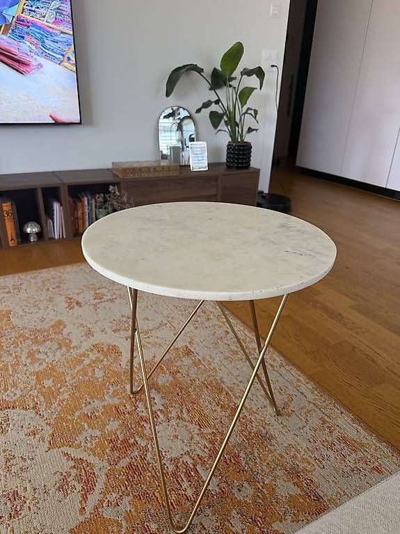 Tavoli: ODYSSEE MARBLE & GOLD-COLOURED METAL SIDE TABLE – Usato da Schlieren venduto da neslihank 1