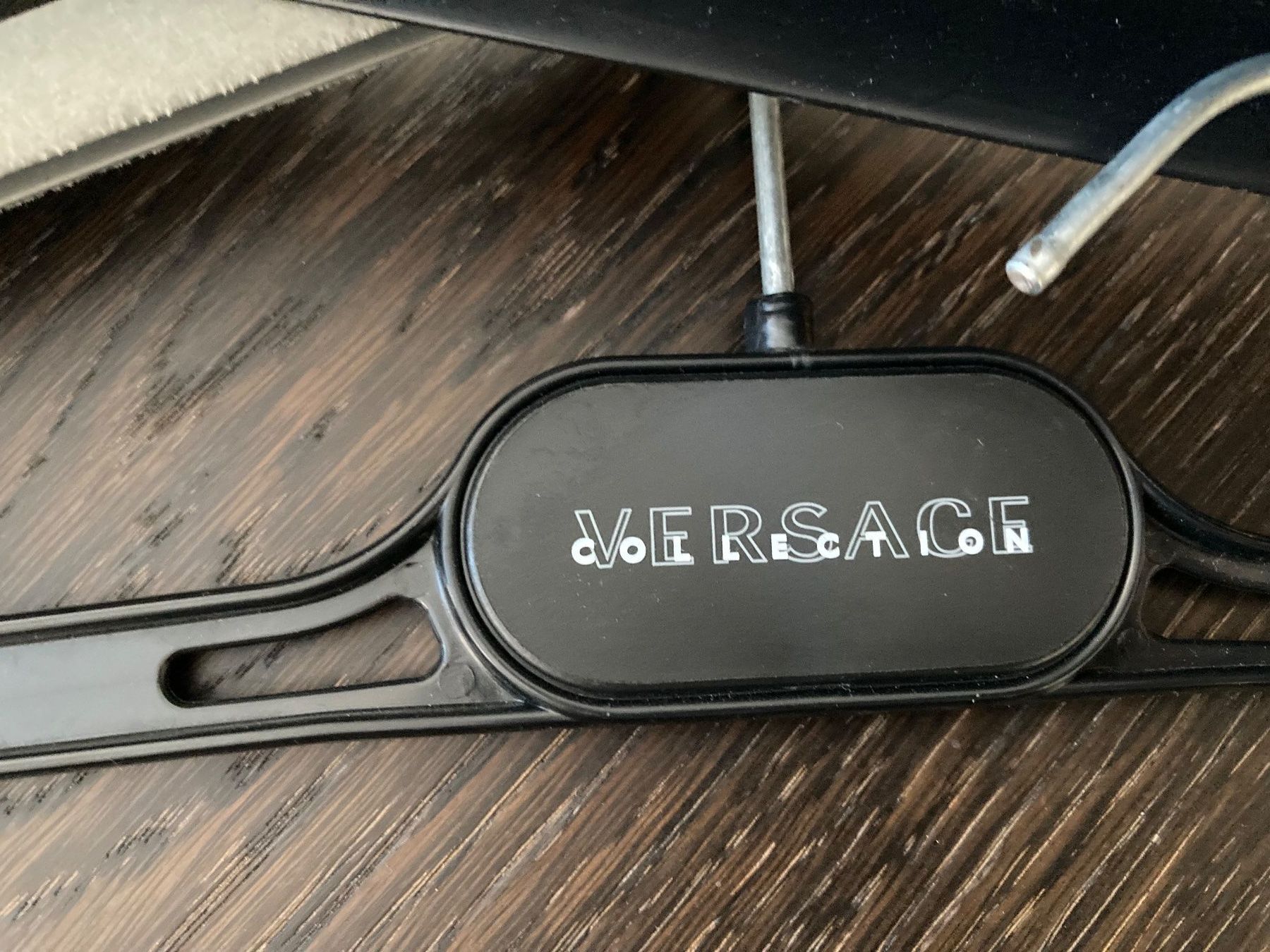 Appendiabiti: 4x Kleiderbügel von Versace – Usato da Zürich venduto da einefreude 3