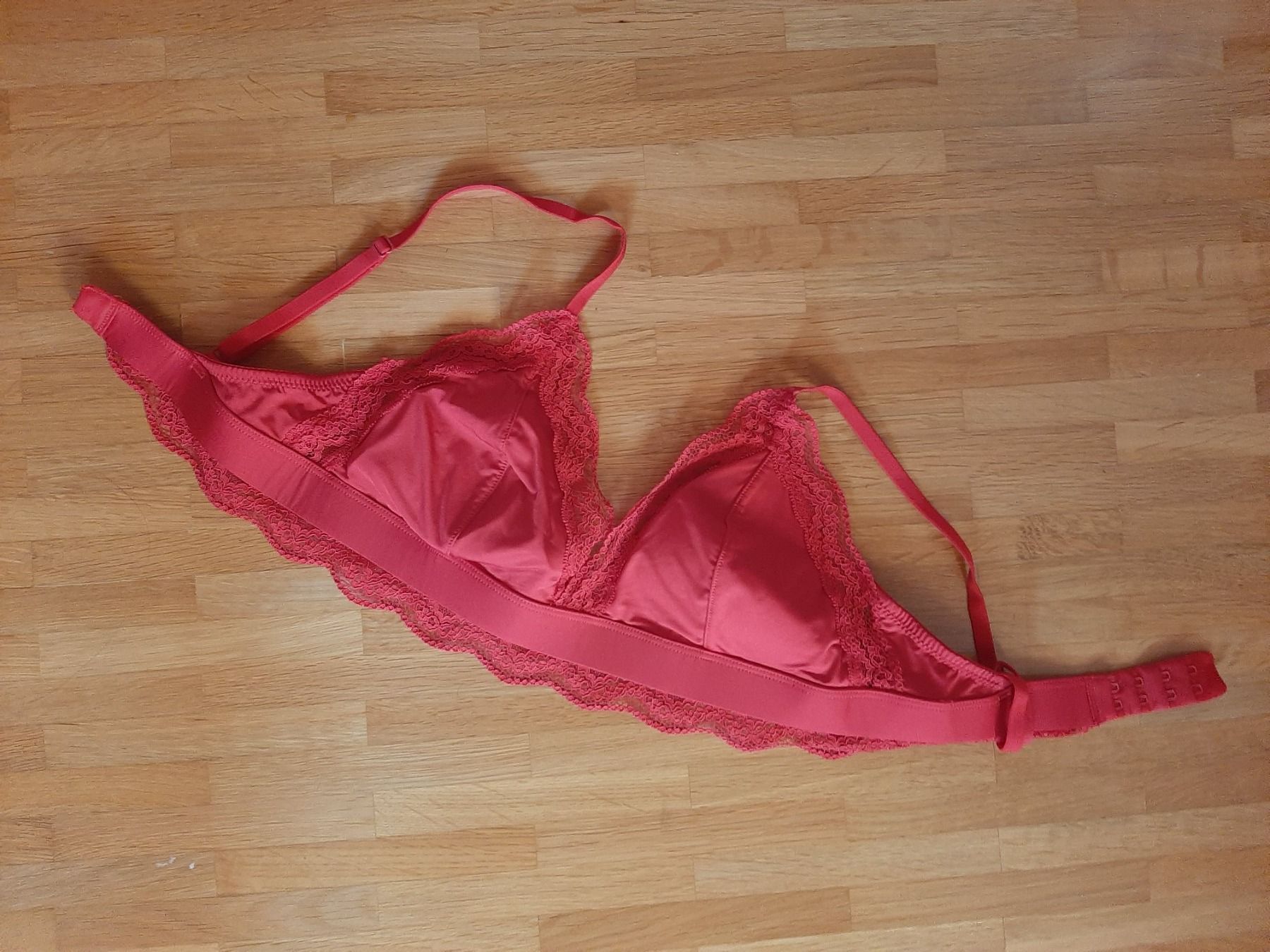 H&M Sonstige Unterwäsche: BH Spitzen-Bralet rot, Grösse 38 – Gebraucht aus Oberlunkhofen von dreihaselnuesse