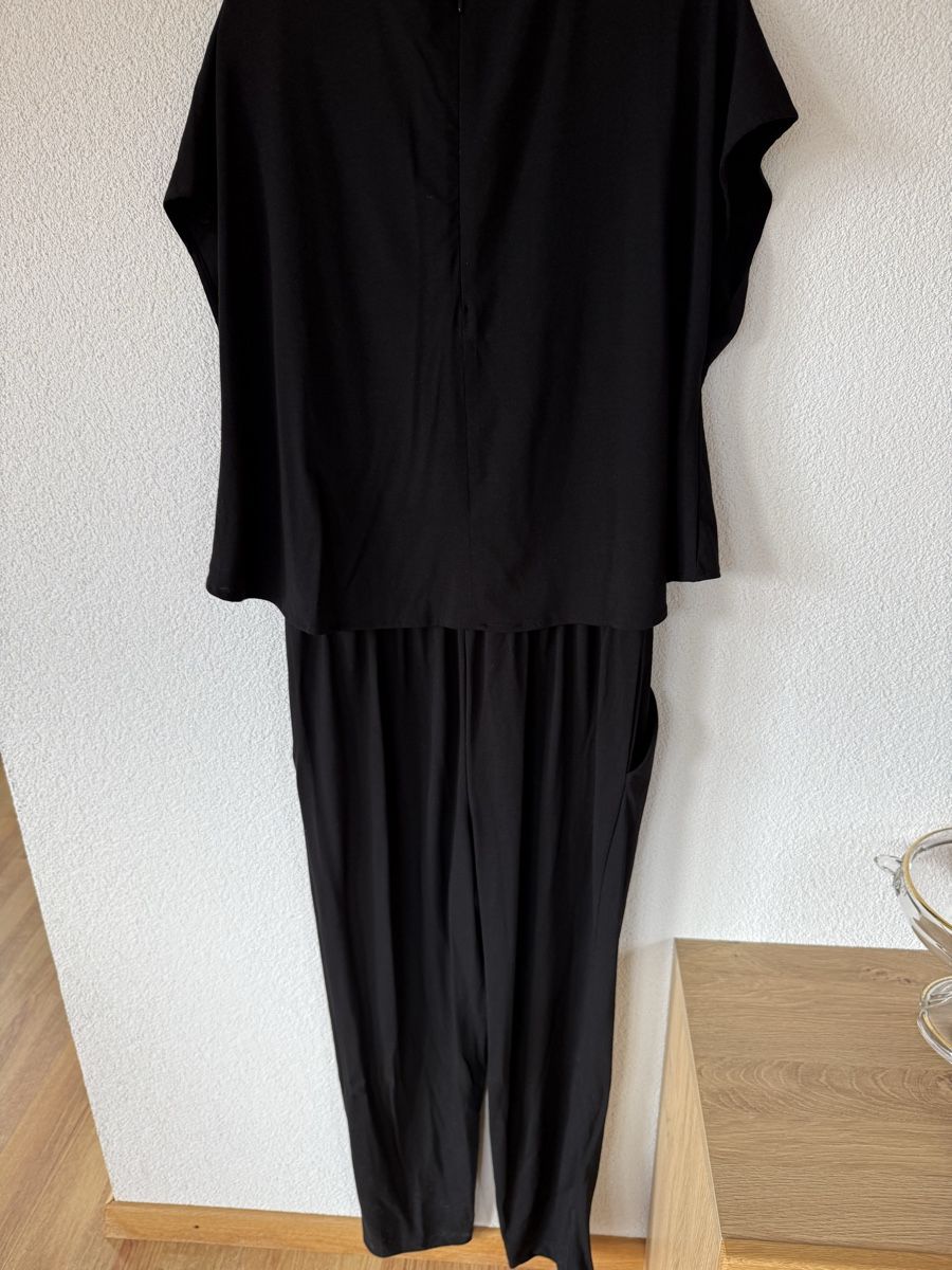 Tute: Schöner schwarzer Jumpsuit, M – Usato da Braunwald venduto da Noveredo 1