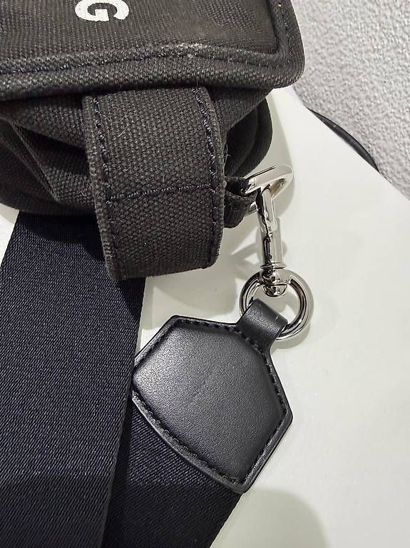 Marc Jacobs Borse da donna: Marc Jacobs Schulter Handtasche Camera Bag Schwarz Stoff – Usato da Kreuzlingen venduto da Bildschirm_Auge 8