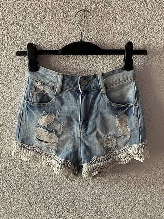 Hot Pants mit weisser Spitze
