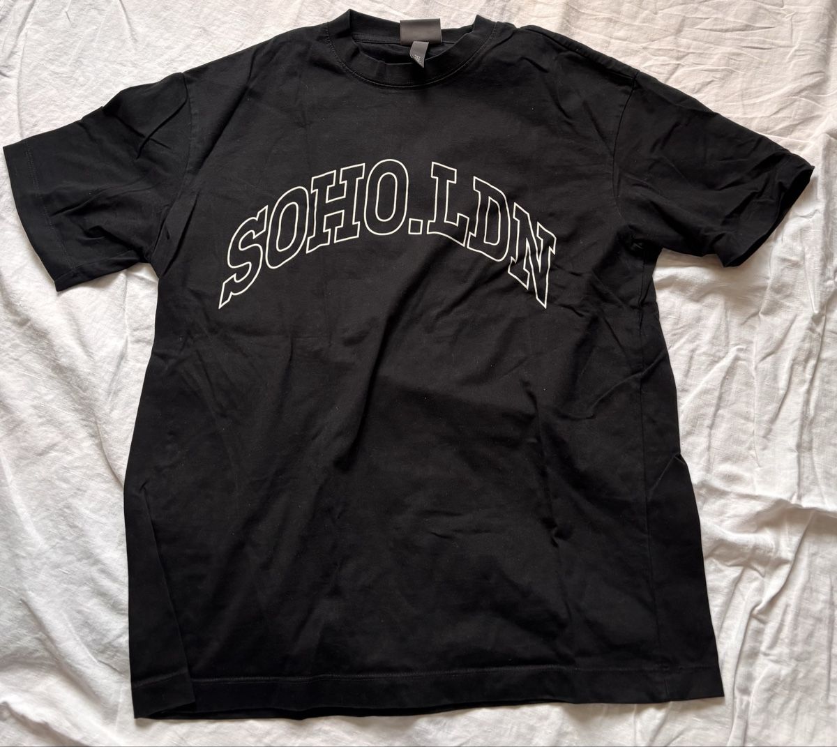 H&M T-shirt: Schwarzes T-Shirt "SOHO.LDN" Grösse S – Usato da Dietlikon venduto da Babies02