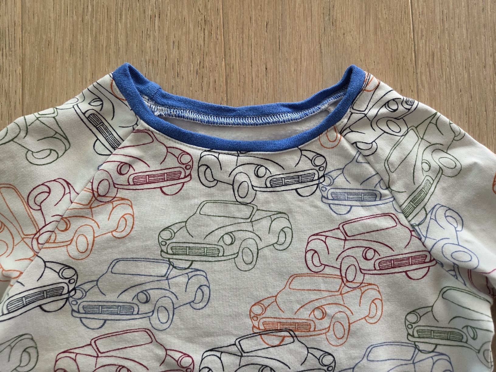 Maglioni & Felpe: Handmade Raglanpulli, farbige Autos, Gr.104, gebraucht – Usato da Hinwil venduto da Jessica13 1