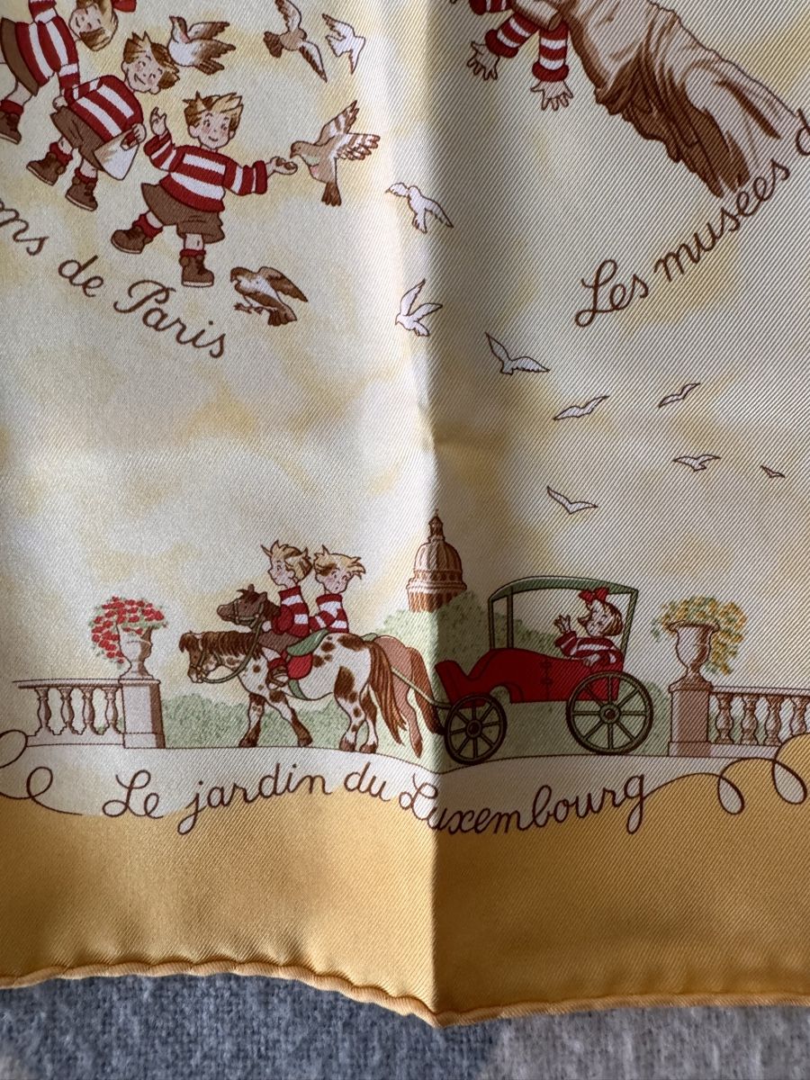 Hermès Foulard & Sciarpe: Hermès gavroche neuf 31x31 cm Les Triplés – Nuovo (secondo la descrizione) da Genève venduto da HappyLifestyle 1