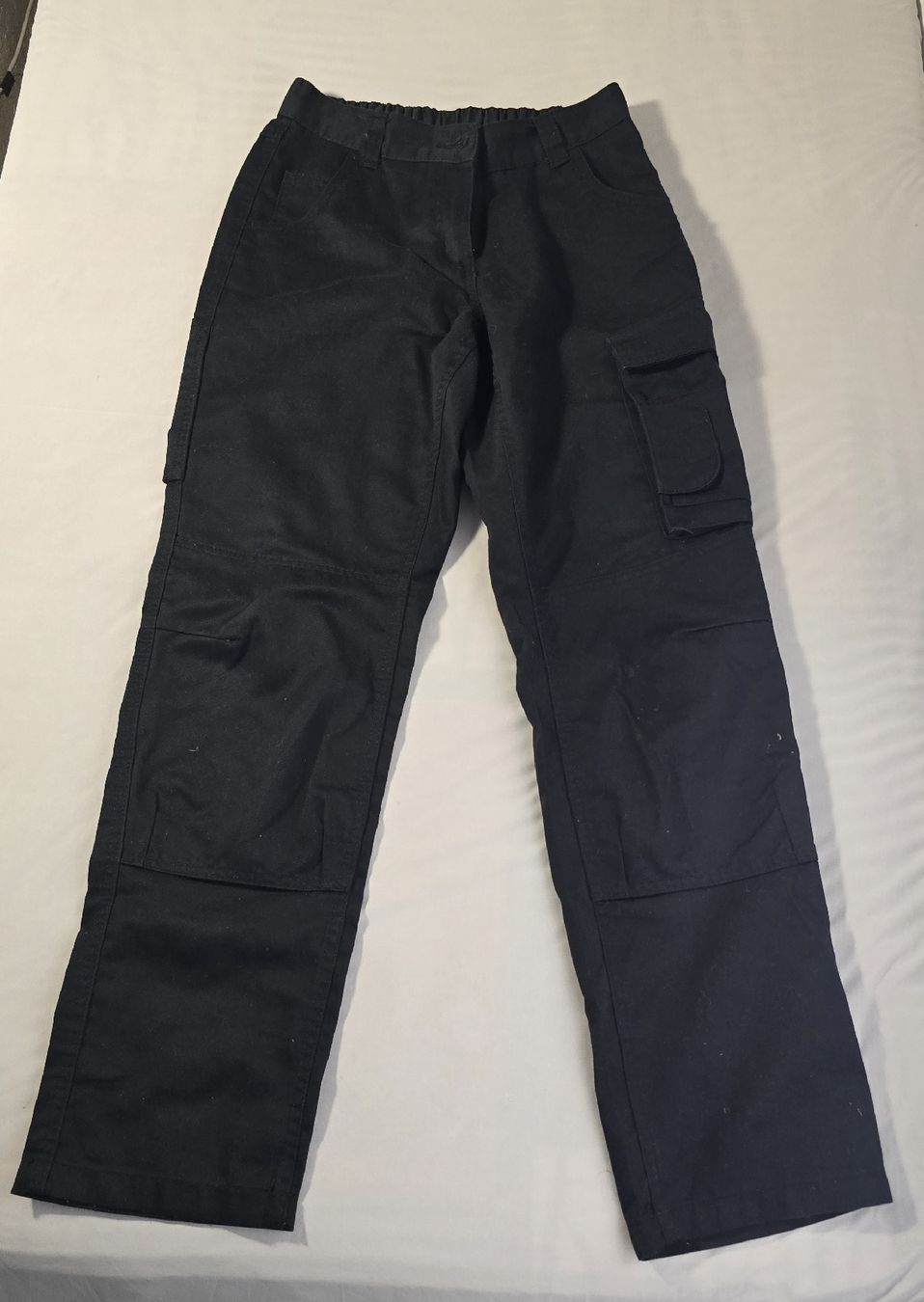 Pantalons: Schwarze Cargo Jeans – D'occasion à Basel par gin_77cv