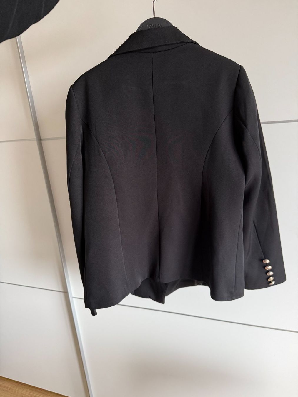 Giacche: Schwarzer Blazer mit Goldknöpfen, Grösse M – Usato da Emmenbrücke venduto da Florentina27 2