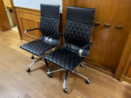 2 Bürostühle von Interio – schwarz, drehbar, Kunstleder