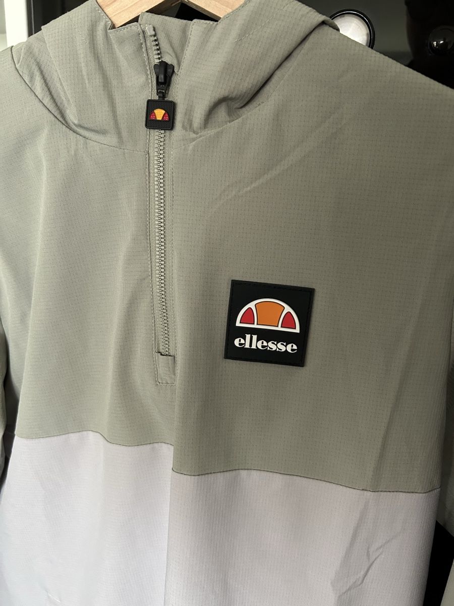 Ellesse Giacche & Cappotti: Ellesse Giameniti Junior Windrunner Grösse 158/164 – Nuovo (secondo la descrizione) da Basel venduto da kitu 1
