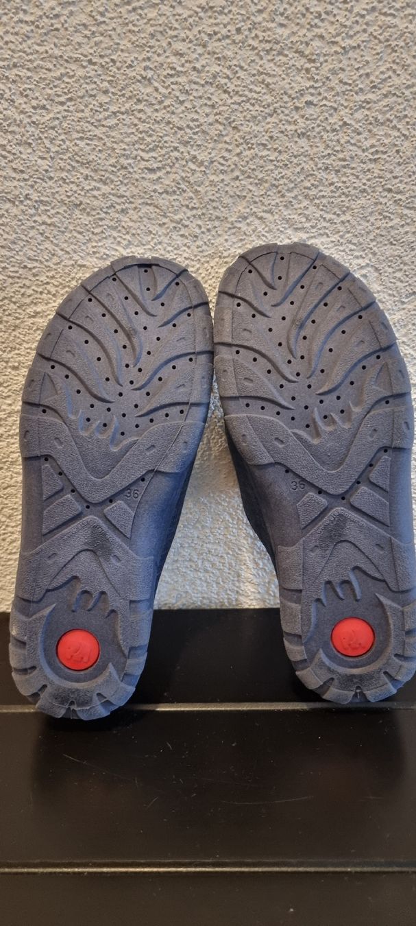 Scarpe per ragazzi: Hausschuhe 36 Elefanten – Usato da Glattpark(Opfikon) venduto da TatianaVladimirova 4