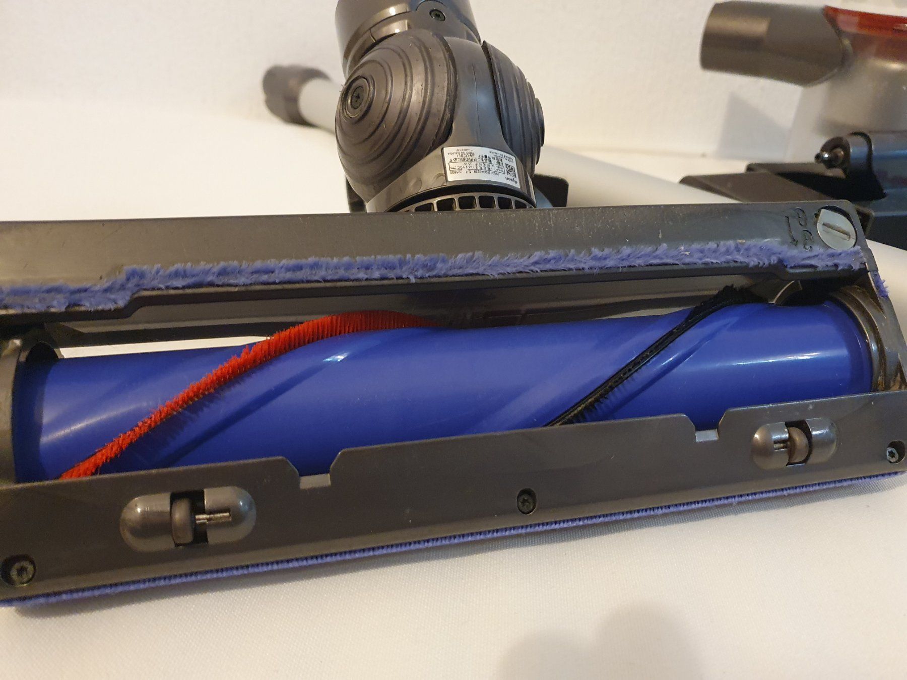 Dyson Staubsauger & Zubehör: Dyson V7 – Gebraucht aus Lausanne von Af2016 4