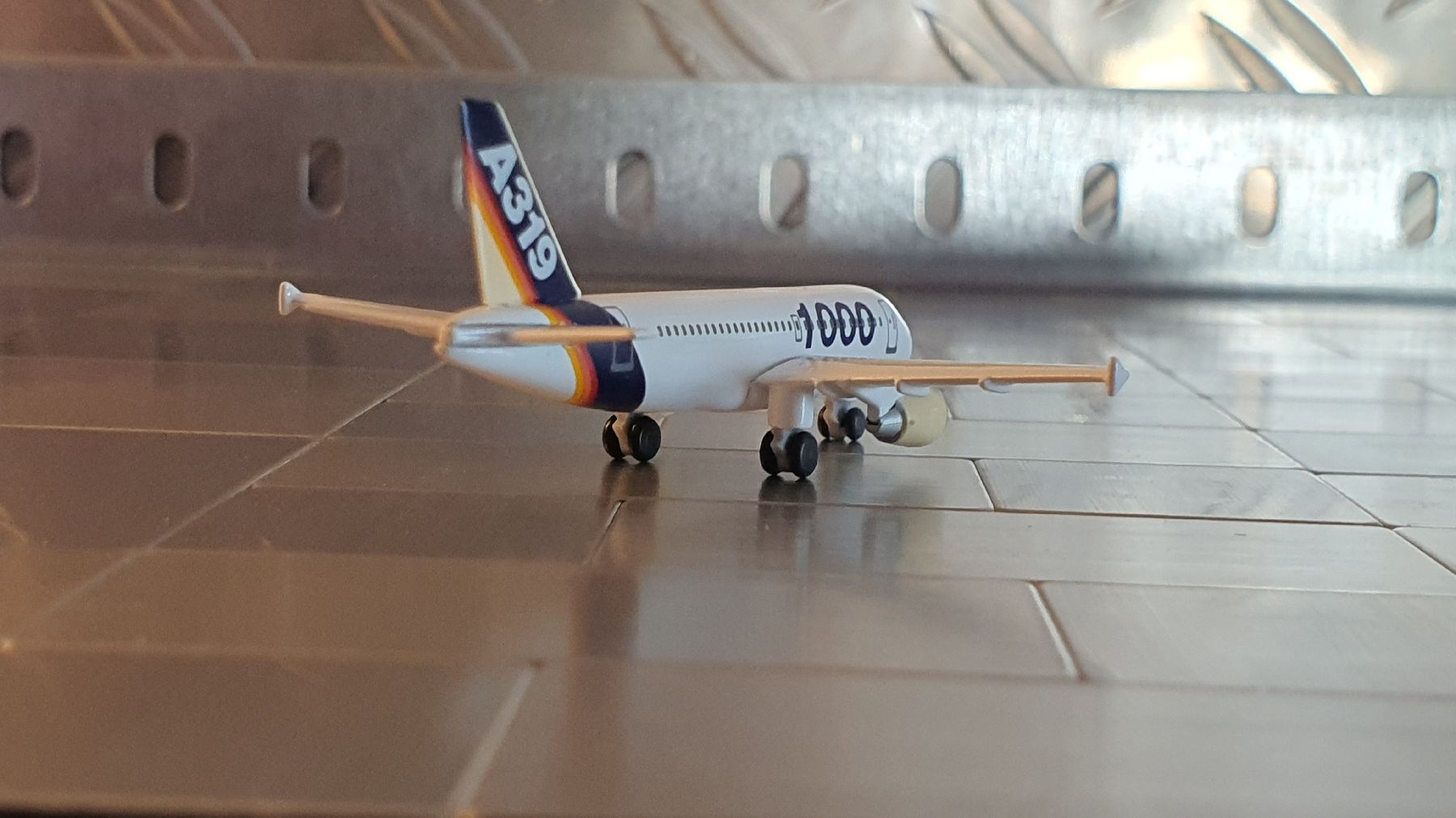 Herpa Kit di modellismo & Modellini statici: HERPA AIRBUS A319 1/500 – Usato da Männedorf venduto da Modellbau-wyss 2