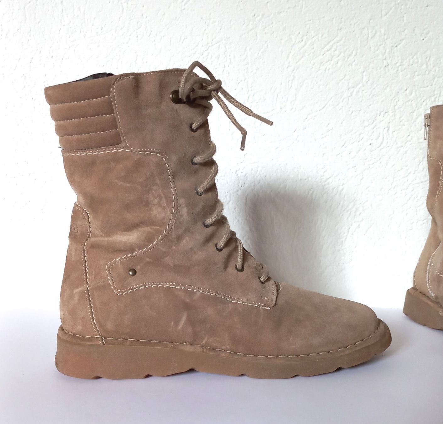 Scarpe da donna: Bata Stiefeletten Gr. 40 Nubuk – Usato da Bévilard venduto da belkin 1