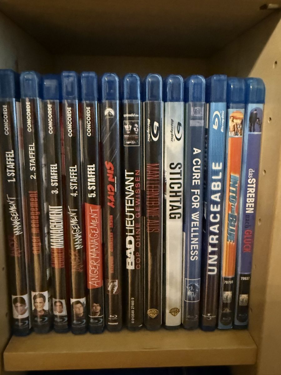 Tous les DVDs: Blu Ray Sammlung 300 Stk. – D'occasion à Rüfenacht BE par Legionar 6
