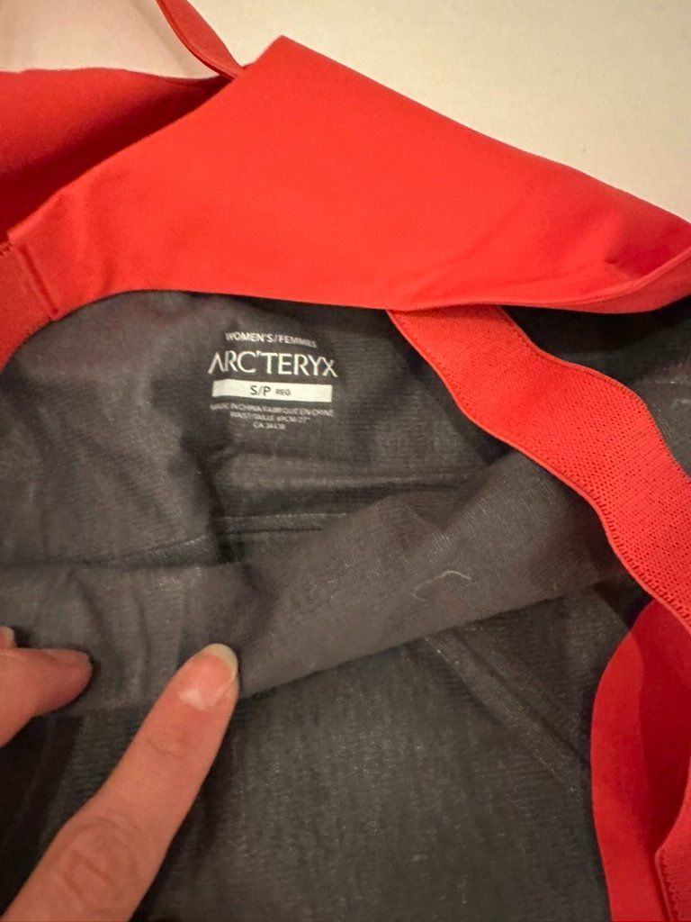 Arcteryx Pantaloni: Arcteryx ski pants with bib – Usato da Dallenwil venduto da ZD2019 9