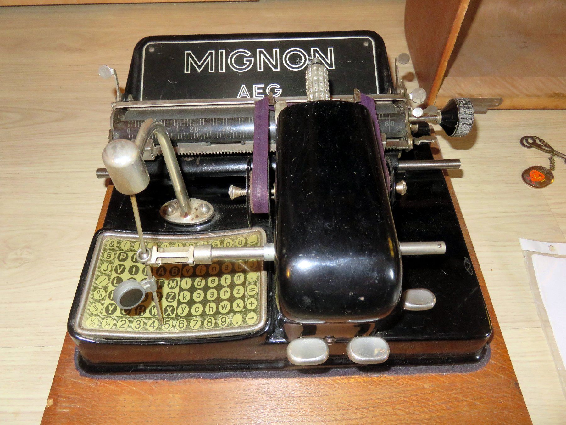 Macchine da scrivere: Zeigerschreibmaschine Mignon Modell 4 – Usato da Hinwil venduto da Koyuko