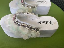 SUMMERTIME - stylische Flip-Flops mit Ziersteinen, weiss, 38