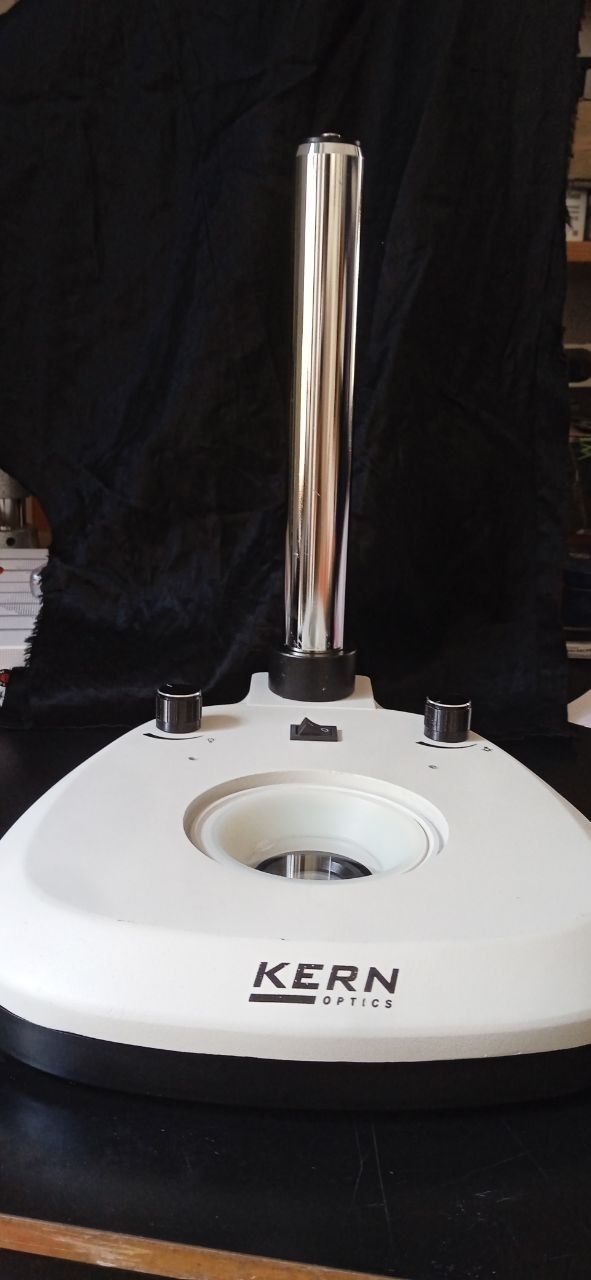 Kern Microscopi: Base pour stéréomicroscope Kern OZL 465 – Usato da Geneve venduto da CD50