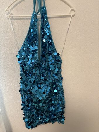 Damen Kleid blau mit Pailletten Neckholder kurz neuwertig
