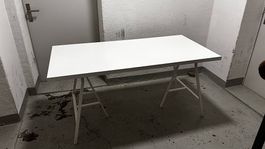 Weisser Schreibtisch 150x75x74cm (LxTxH)