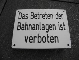 KLEINES BAHNSCHILD