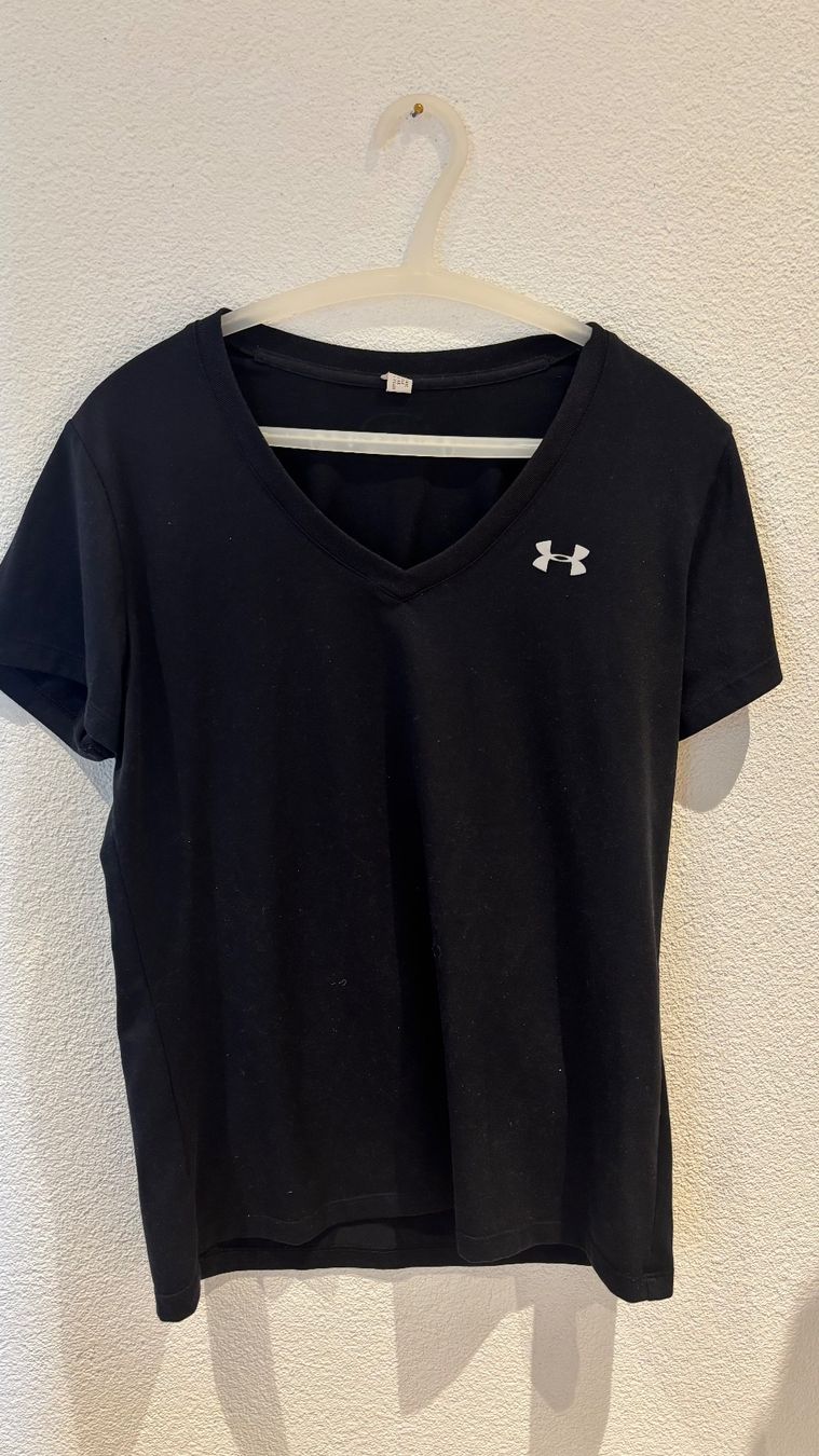 Under Armour T-shirts: Under Armour Shirt – D'occasion à Uitikon Waldegg par Thefateofophelia