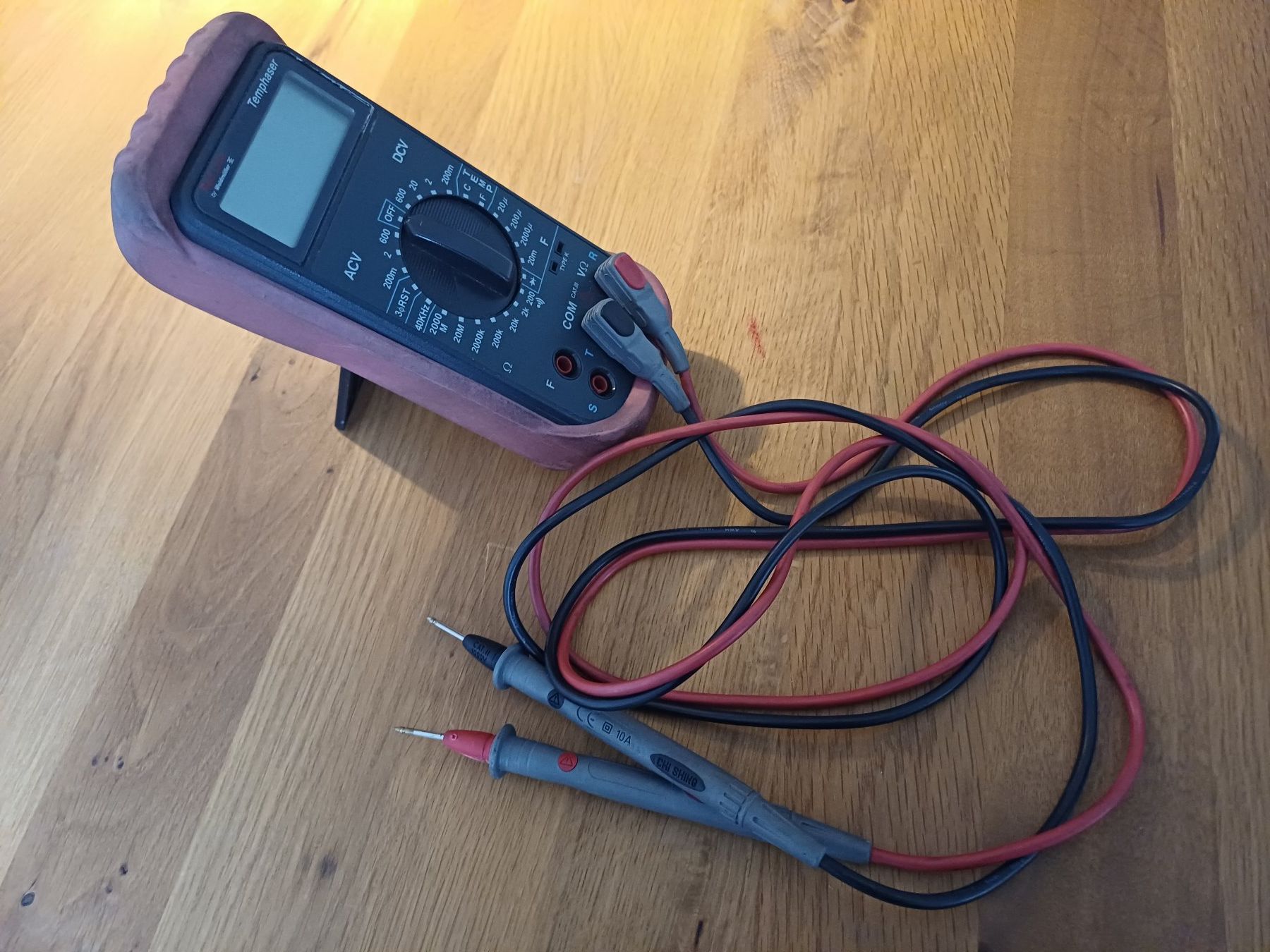 Misurare: Digitales Multimeter mit manueller Messbereichswahl – Usato da Chur venduto da fernsehsessel 1