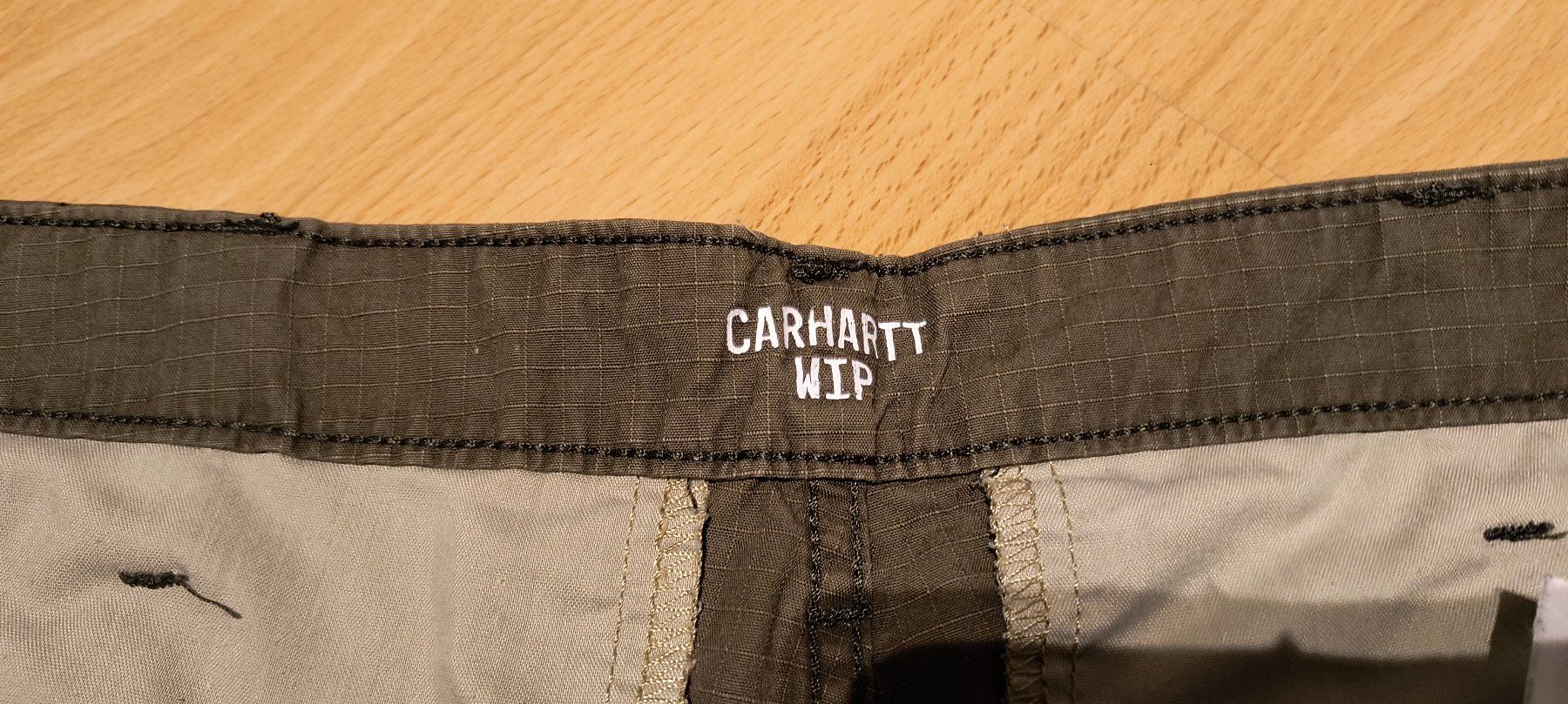 Carhartt Pantaloni: Carhartt Cargo Shorts – Usato da Wiedlisbach venduto da Leaf99 3
