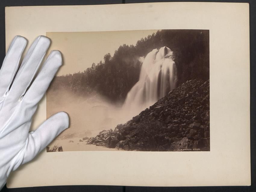 Fotografie & Manifesti: Fotografie Norwegen / Norge, Wasserfall, – Usato da Berlin venduto da bartko-reher