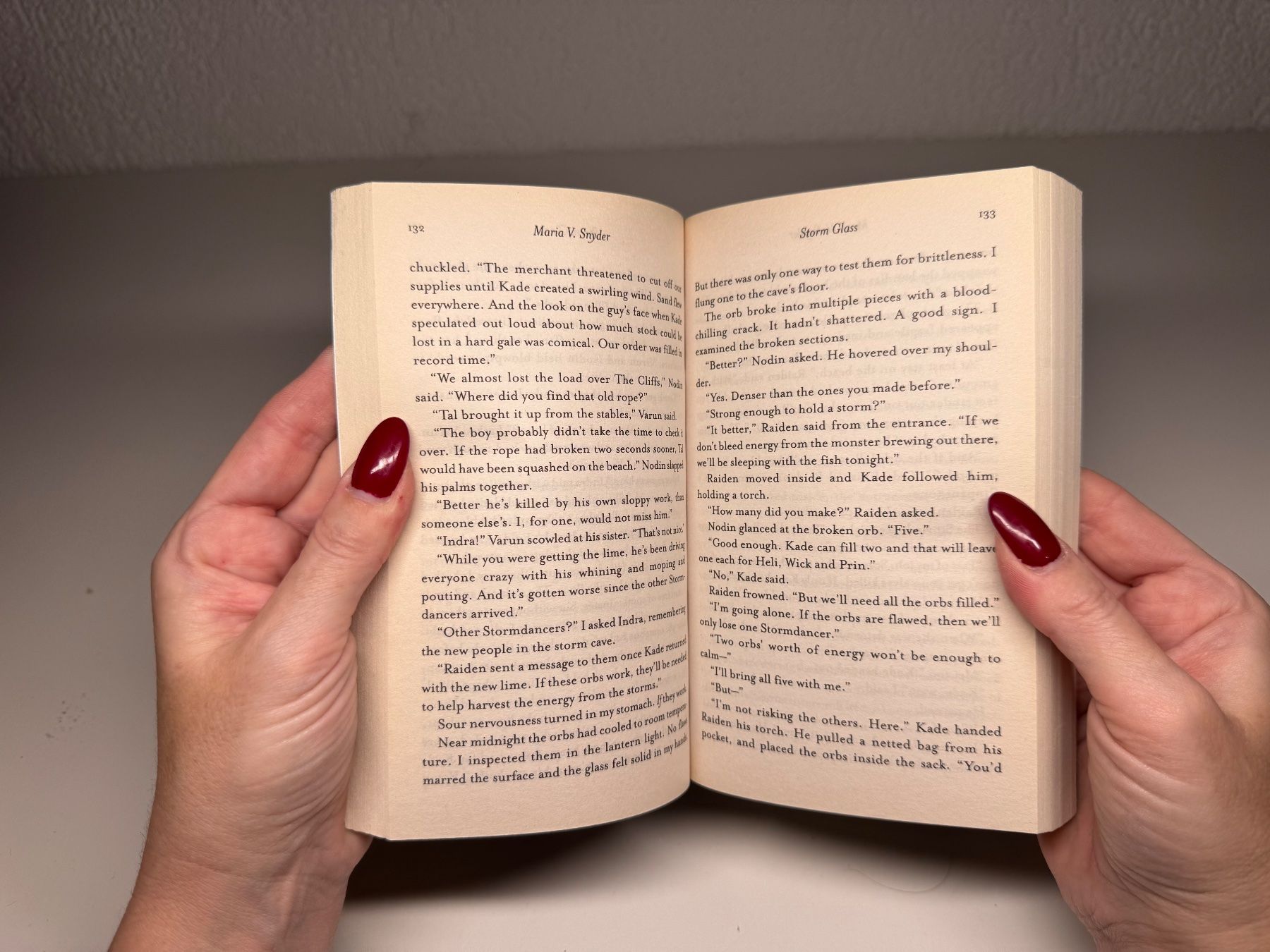 Bücher: NOVEL: Maria V. Snyder, Storm Glass – Gebraucht aus Grosswangen von English_books 6
