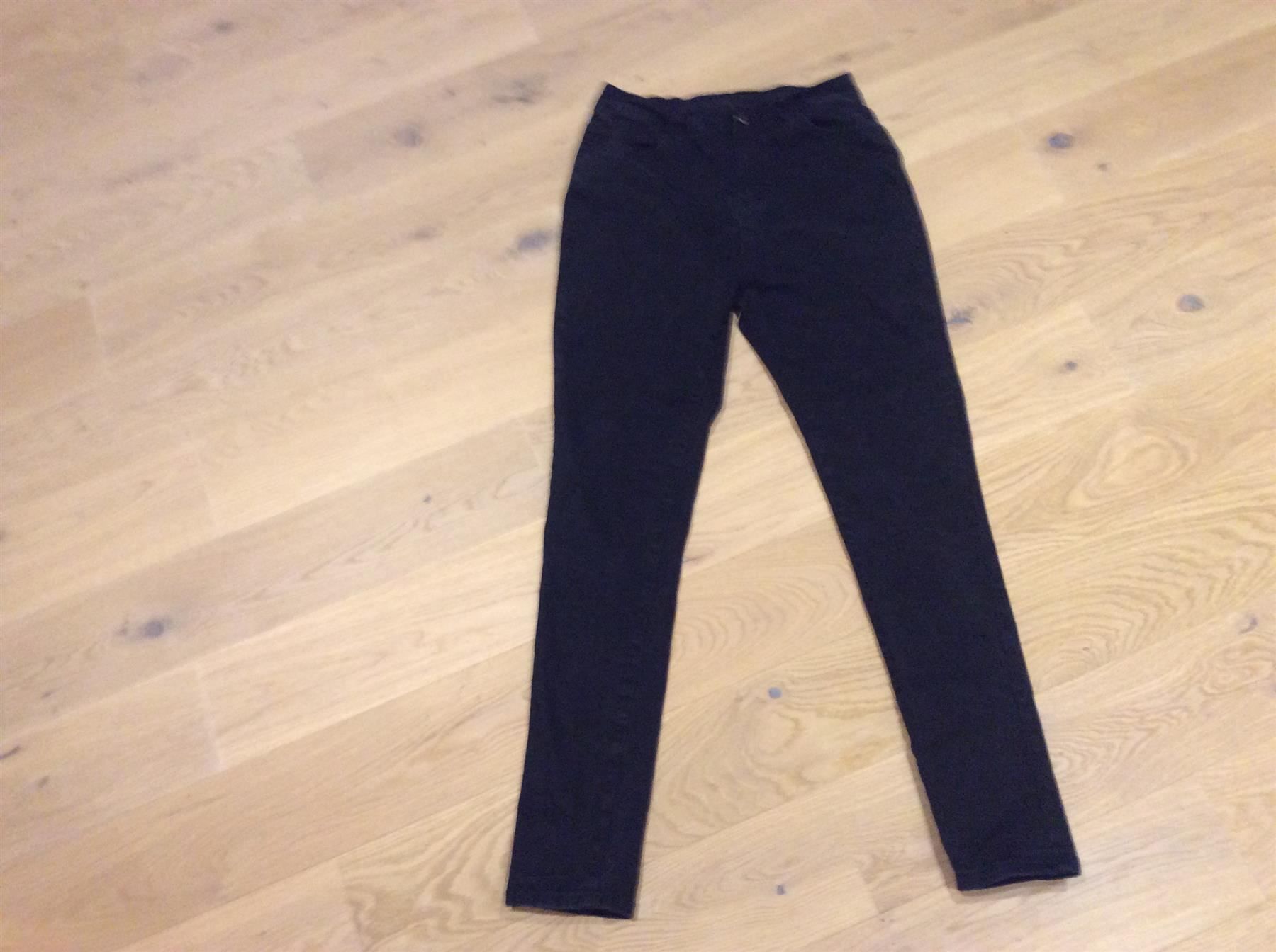 Jeans: Neuwertige Jeans schwarz Grösse M – Nuovo (secondo la descrizione) da Wetzikon ZH venduto da Laube02