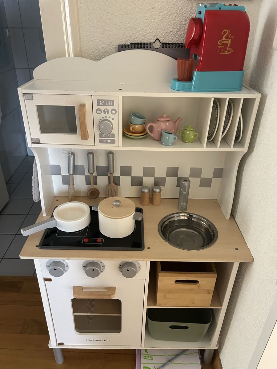 Spielzeuge: Kinderküche aus Holz von New Classic Toys – Gebraucht aus Zürich von littledine