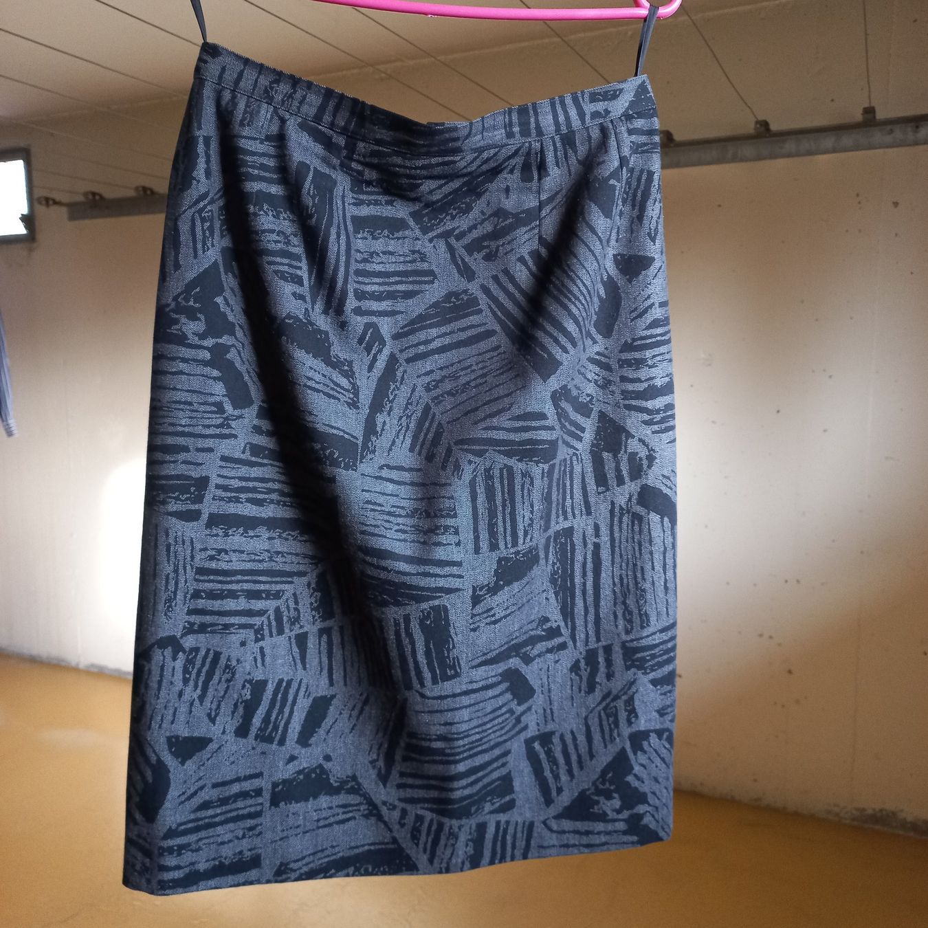 Gonne: Jolie jupe Guy Laroche, taille 40 – Usato da Jongny venduto da dve_7nbz