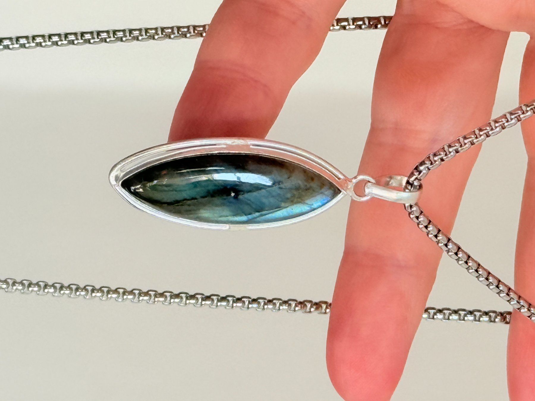 Catenine: Collier Labradorite neuf - Pierre de lune rare – Nuovo e nell'imballaggio originale da Genève venduto da AGBERG 9