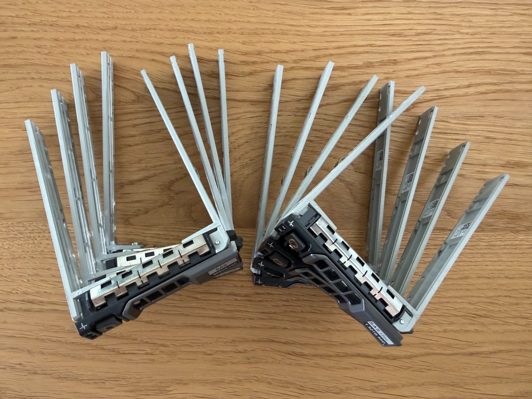 Dell Server: 8x Dell Caddy Tray 2.5" SSD SAS – Usato da Mols venduto da armanwalensee 1