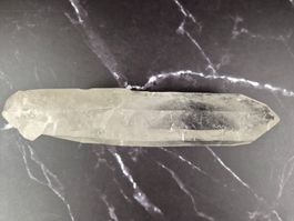 Grand cristal de quartz biterminé naturel – env. 662 g
