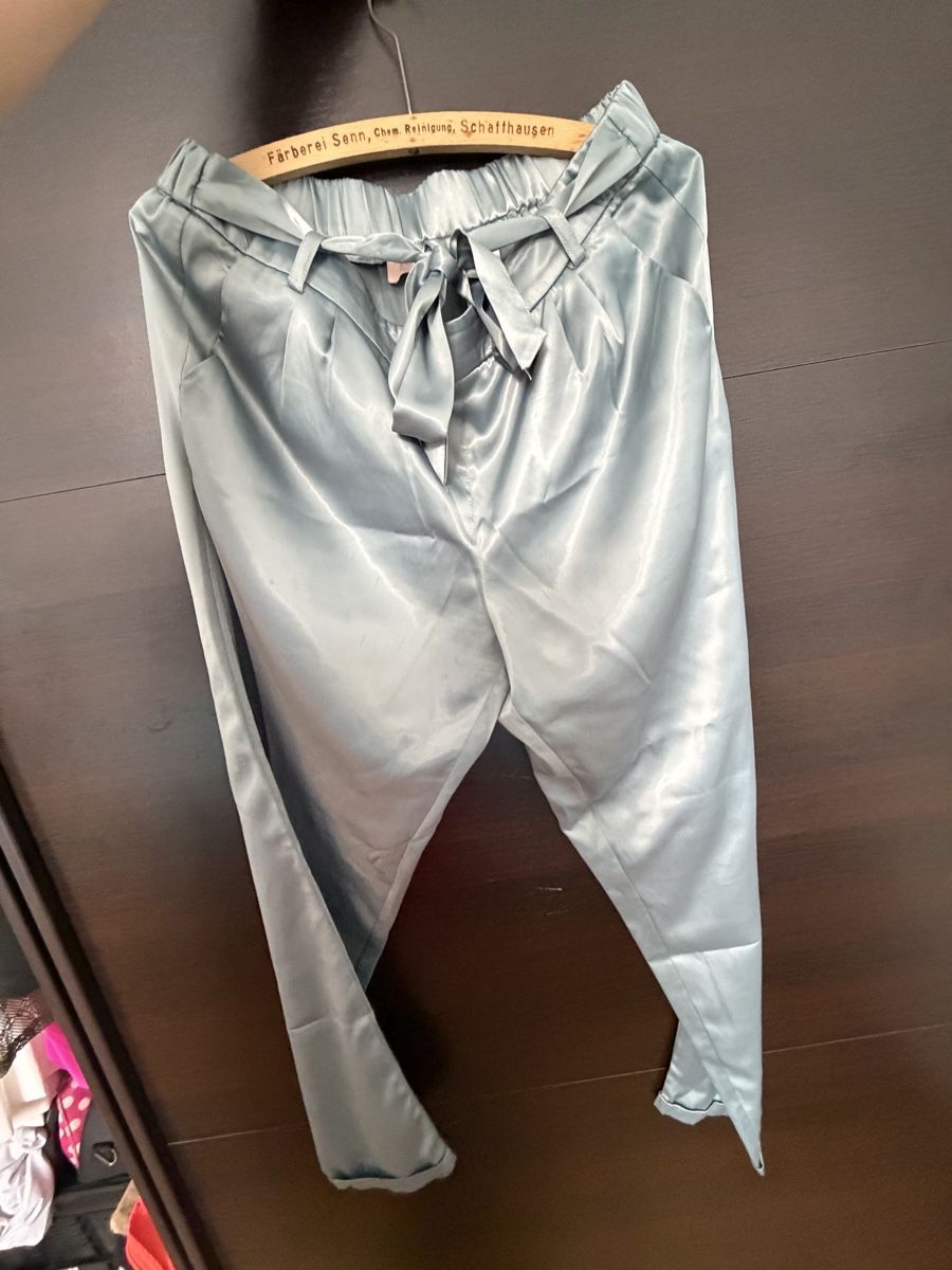 Lotti di vestiti: 3x kurze Hosen, 1x elegante Hose – Usato da Basadingen venduto da ttb_vs95 3