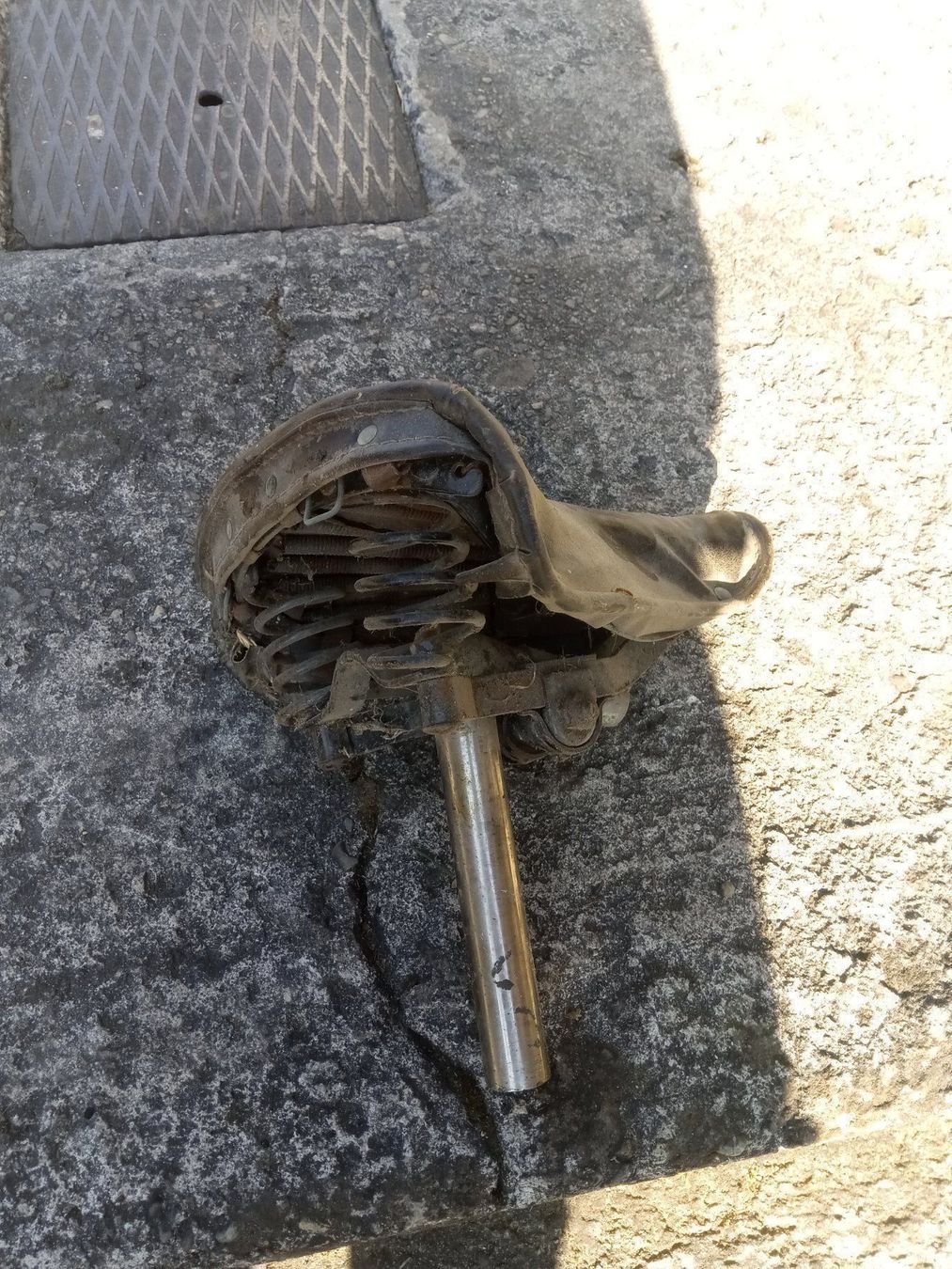 Pezzi di ricambio: Fahrradsattel Alt – Usato da Hohentannen venduto da romano010
