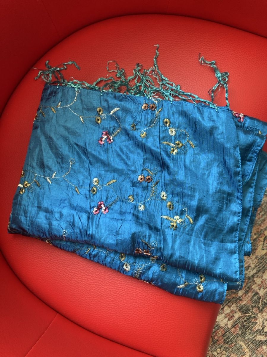 Foulards & écharpes: Schöner Schal – D'occasion à Selzach par SB09