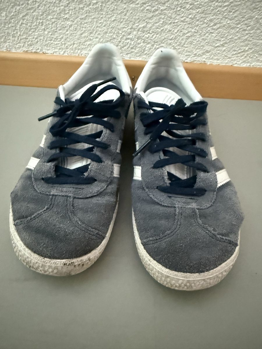 Adidas Scarpe da donna: Adidas Gazelle Sneaker blau gebraucht  – Usato da Birmenstorf AG venduto da Pat_roll 1