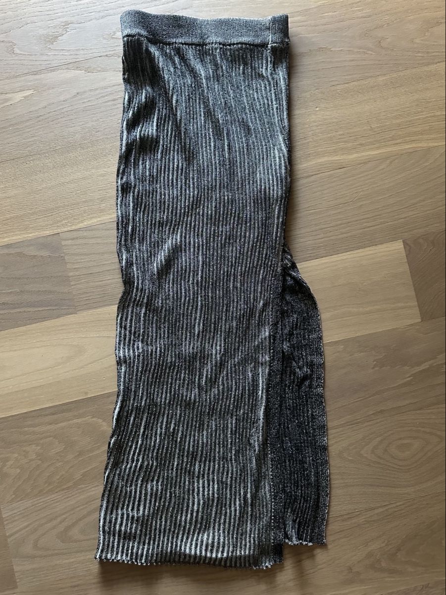 Zara Röcke: Damen Rock gerippt schwarz silber – Gebraucht aus Kloten von niinaa.5
